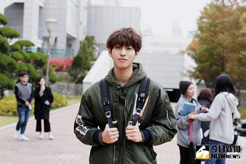 ▲安孝燮於IG上傳一段與黃金獵犬玩耍的影片。（圖／翻攝自安孝燮臉書，2017.04.29）