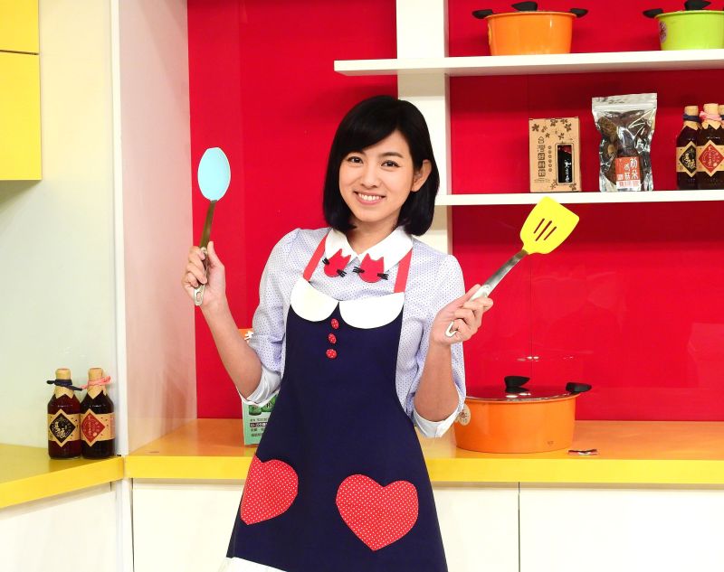 ▲米可白接下《美食好簡單》主持棒。(圖/台視提供,2017.04.04)