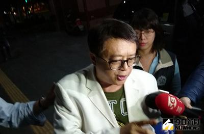 檢調偵辦「祥而盛」公司變造水產品有效日期案；美食家梁幼祥結束調查局新北市調處初訊後，11日晚間6時許，被移送到台北地檢署接受檢查官複訊；梁說這一切都是子虛烏有。中央社記者王揚宇攝　105年11月11日