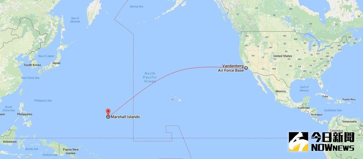 ▲美國空軍26日凌晨試射1枚無武裝的義勇兵三型洲際彈道飛彈，從加州范登堡空軍基地發射，飛行6759公里後落在馬紹爾群島。（圖／達志影像／美聯社）