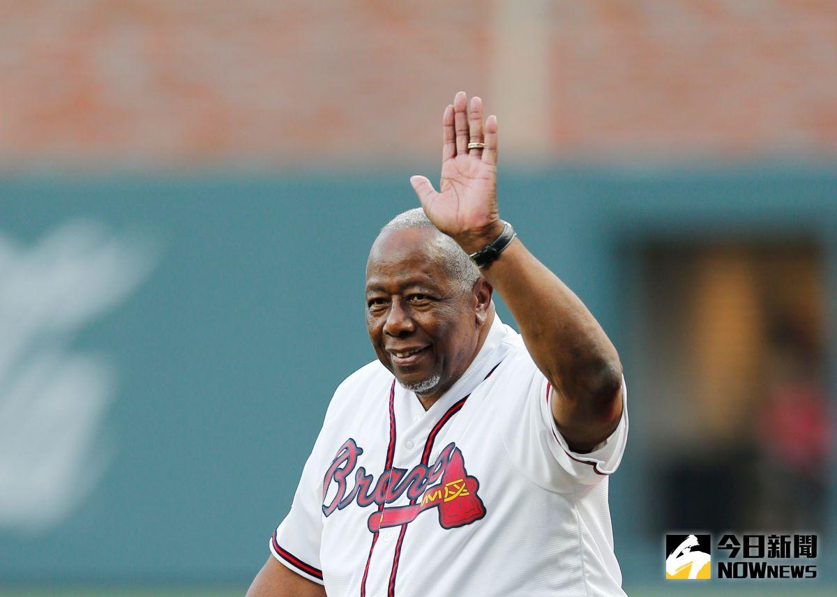 ▲Hank Aaron為勇士新球場開球。（圖／美聯社／達志影像）