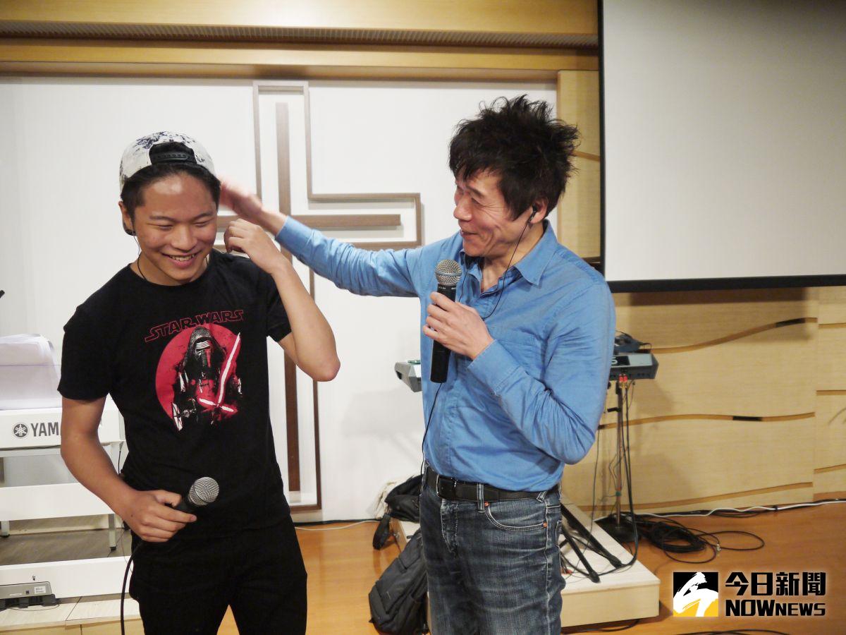 ▲洪榮宏開唱，兒子洪亮大秀鼓藝。（圖／寬宏藝術提供，2017.04.07）