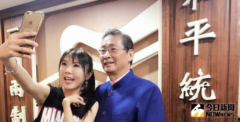 Ｆ奶女星劉樂妍（左一）於昨日和張安樂（右一）見面（圖／截取自劉樂妍臉書，2017.02.07）