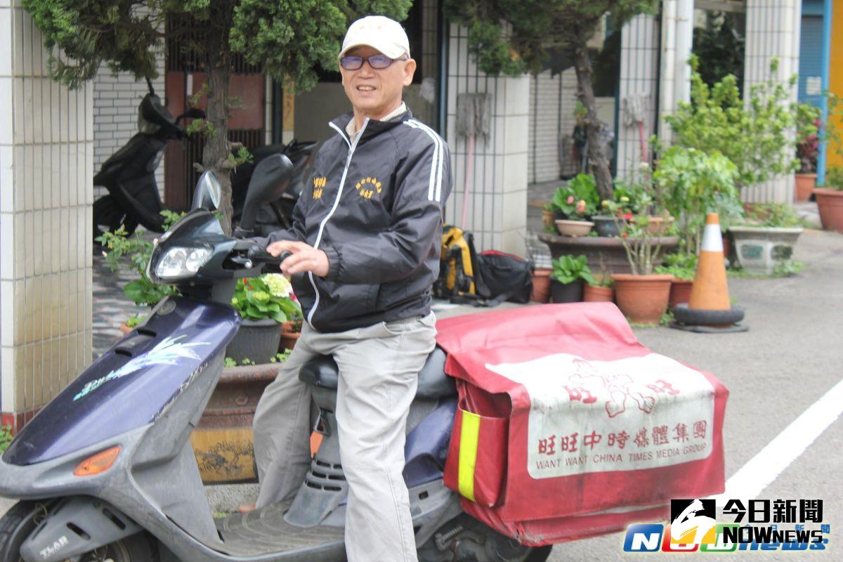 ▲「送報記者人生！」苗栗竹南報業老闆林金寶「寶哥」，見證時代風雲，目睹媒體興衰起落，花甲之年吃苦修福的他，依然樂在工作，風雨無阻，懷抱歡喜感恩之情，堅持送報。（圖／記者黃進恭攝，2017.4.25）