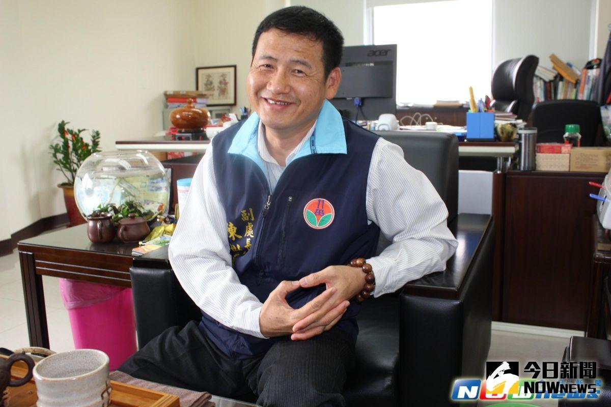 ▲苗栗縣政府農業處副處長陳樹義，為人親切隨和，愛看古裝歷史劇了解人性，從小後龍長大的他，公務人員生涯從基層作到副局長，純樸依舊，笑容靦腆，個性活潑開朗。（圖／記者黃進恭攝，2017.4.19）