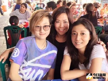 ▲吳綺莉（右）因擔心女兒吳卓林（左）交友狀況，半夜起爭執。（圖／翻攝自吳綺莉微博）