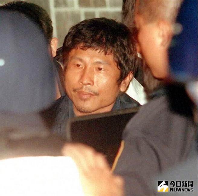 ▲白曉燕案爆發，主嫌之一的陳進興展開了長達半年的逃亡，期間與警方的攻防槍戰，以及不間斷地犯下多起綁票勒贖、強姦性侵案件，至今仍讓許多人心有餘悸。（圖／翻攝自網路）