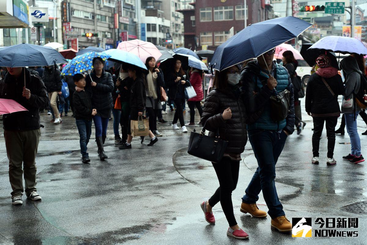 ▲吳德榮表示，周末至周一氣溫最低，北部恐出現14度低溫，這樣的天氣將會影響台灣一整周。（示意圖／NOWnews資料照）