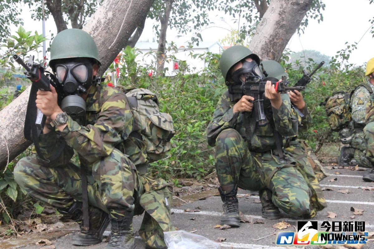 ▲依國防部要求，特於軍事訓練役期末鑑測規劃20公里戰術行軍、日夜間射擊、野營及野炊等課程。（圖／記者宋德威攝，2017.4.19）