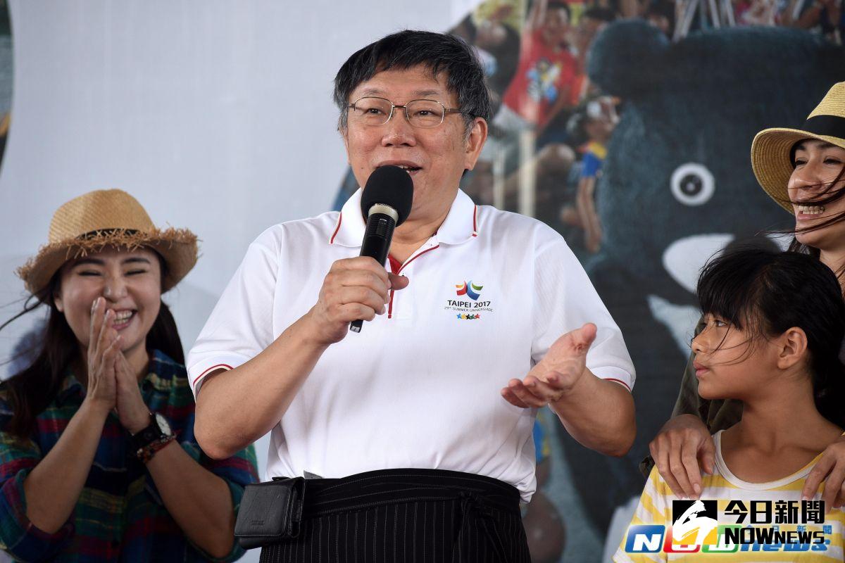 ▲北市長柯文哲出席「水岸台北2017端午嘉年華」包粽體驗。（圖／記者林柏年攝，2017.5.29）