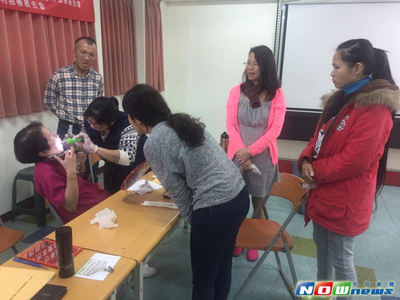 ▲口腔照護是健康第一課，全成社會福利基金會為長照人員開班培訓。（圖／記者金武鳳攝2017.4.29）