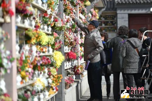 3月28日，清明節前最後一個周末，北京迎來今年首個祭掃高峰。