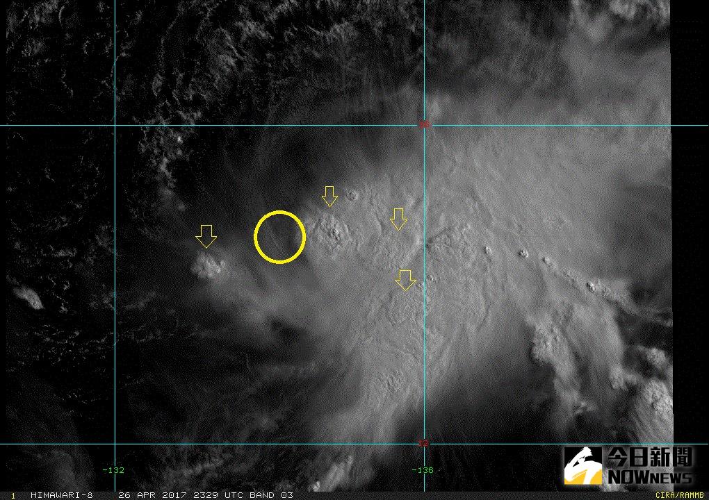 ▲梅花颱風對流再次重組，但低層環流仍完整，仍有一定強度。（圖／翻攝自鄭明典臉書）