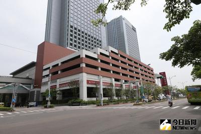 南港轉運站西站17日舉行啟用典禮，提供民眾往返桃園、基隆、宜蘭的路線，乘客可一次轉乘高鐵、台鐵，提昇宜蘭鄉親與西部民眾往返便利性。中央社記者鄭傑文攝 106年4月17日