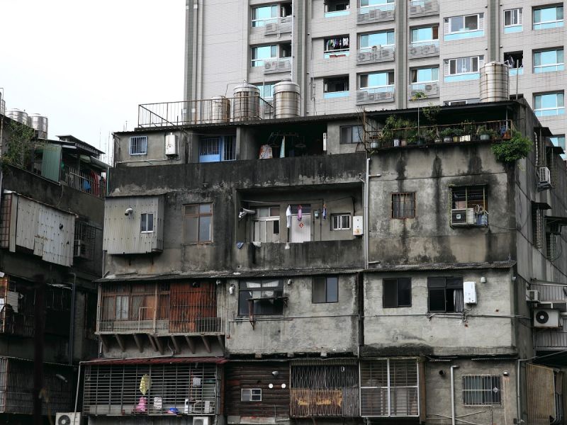 ▲建物結構補強、外牆拉皮或是公寓增設電梯，都受理申請補助。（圖／都市更新處提供）