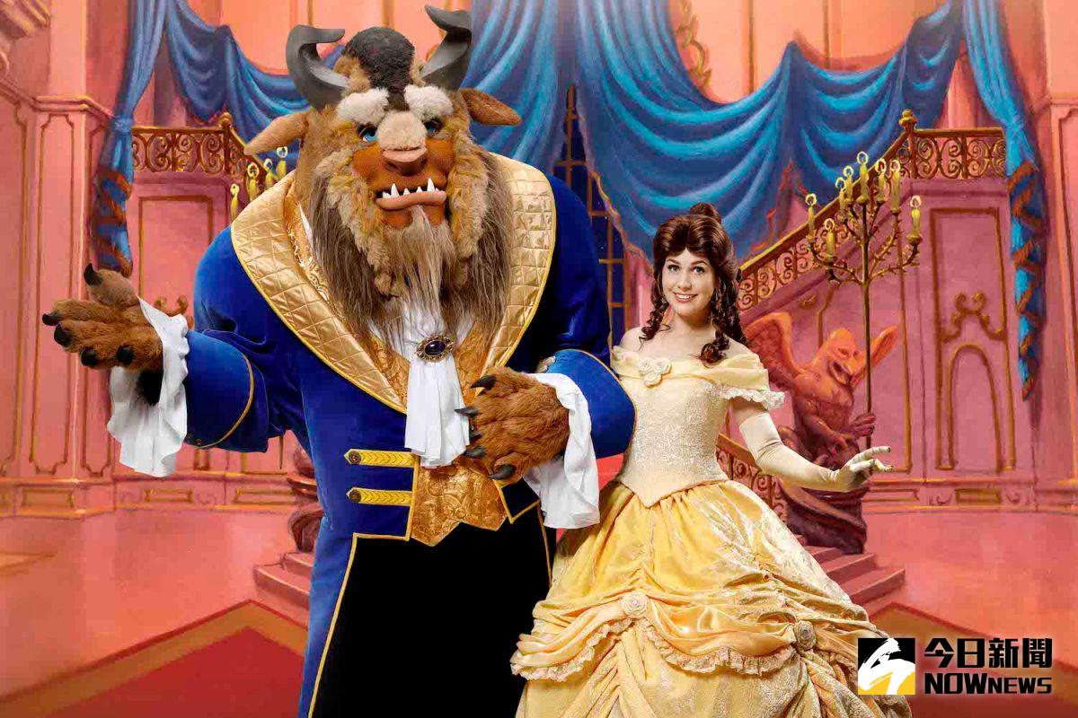 ▲跟著《美女與野獸》的貝兒公主與野獸，一起體驗香港迪士尼樂園春季新玩法。（圖／香港迪士尼樂園）