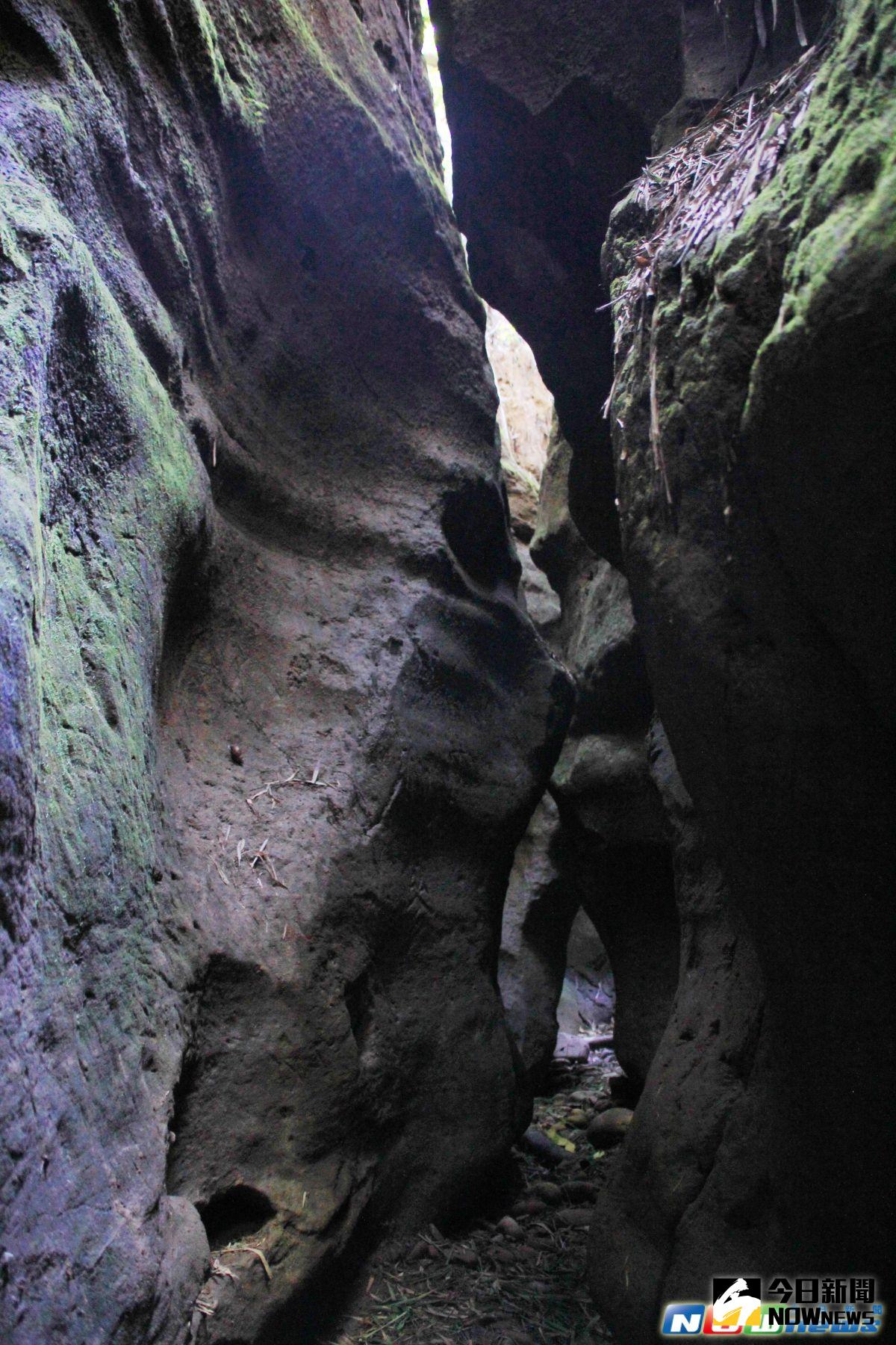 ▲彰化市桃源里「一線天」美景，有如置身在美國大峽谷般的壯闊，令人對大自然鬼斧神工嘖嘖驚奇。（圖／記者陳雅芳攝，2017.4.21）