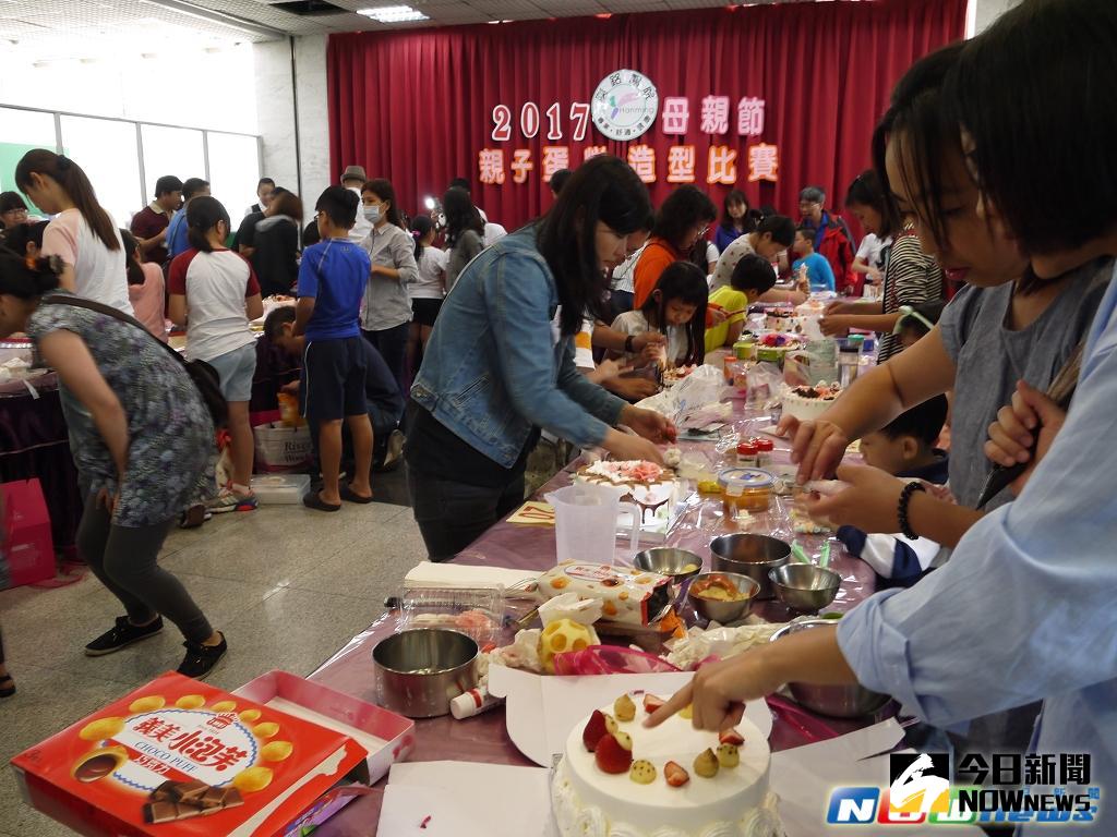 ▲漢銘醫院舉辦「親子蛋糕創意造型比賽」，來表達對母親滿滿的愛。（圖／記者陳雅芳攝，2017.4.29）