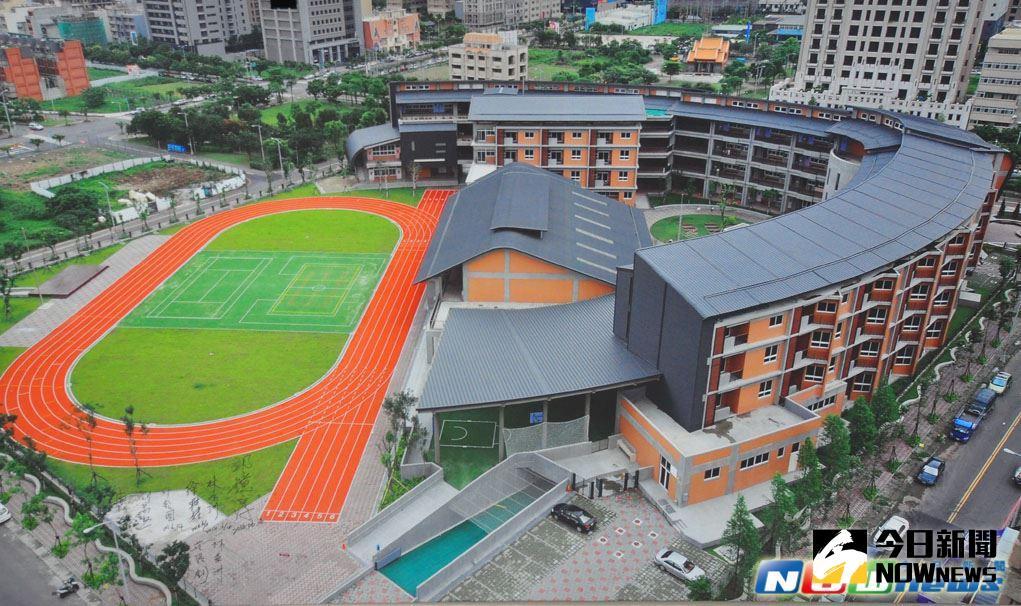 ▲東興國小以客家圓樓意象巧妙造型，奪得國家卓越建設最佳規劃設計類金質獎。（圖／新竹縣政府提供，2017.5.26）