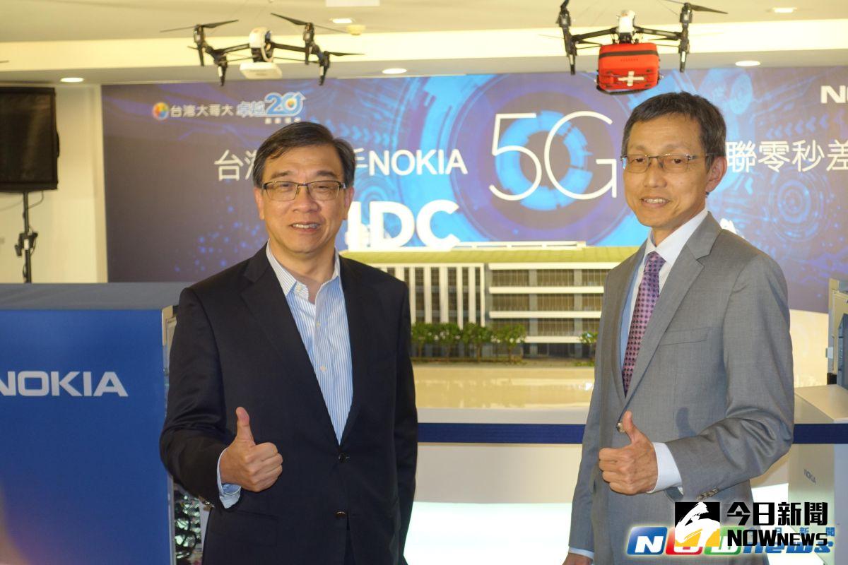 ▲台灣大哥大總經理總經理鄭俊卿（左）認為，5G行動網路可能開啟新商業模式。（圖／記者陳敬哲攝,2017.5.9）
