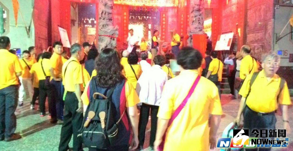 ▲苗栗縣竹南鎮后厝天文宮五皇大帝出巡前往大陸，161名信徒，由天文宮主委陳天送、副主委林嘉彬、總務林金煌、天文里長余德明等多位幹部前往大陸福建進行兩岸宗教文化交流。（圖／記者黃進恭攝，2017.5.6）