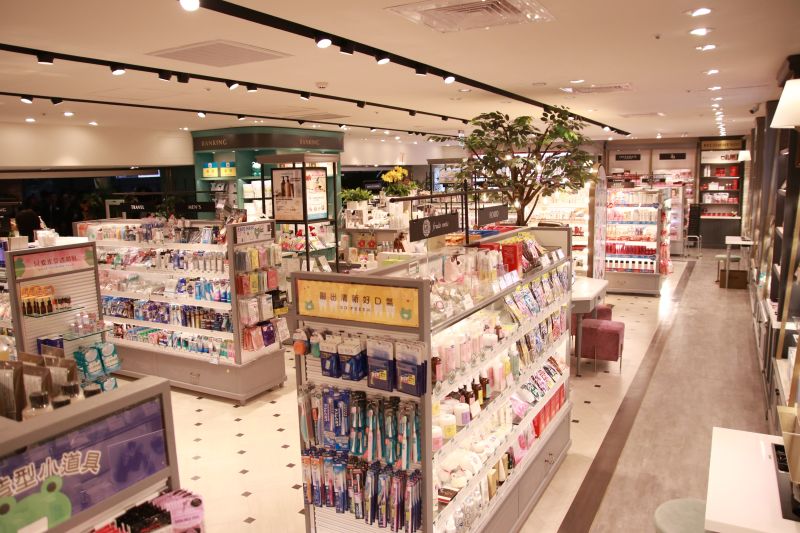 ▲日本藥妝通路插旗台灣，@cosme store海外第一站選擇台北，提供台灣消費者日式美妝服務、以及日本同步流行的美妝商品。（圖／@cosme store提供）