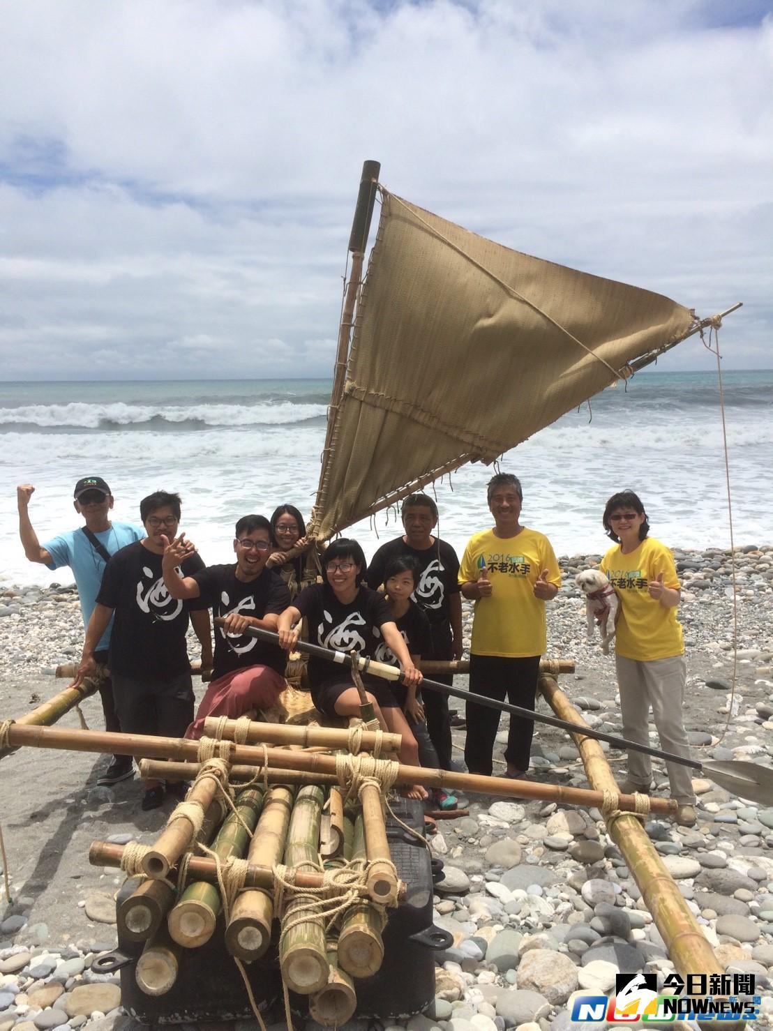 ▲仿效３萬年前傳統竹筏的製作方式，不老水手們將要挑戰橫渡太平洋的新創舉。（圖／蘇帆海洋文化藝術基金會提供,2017.05.23）