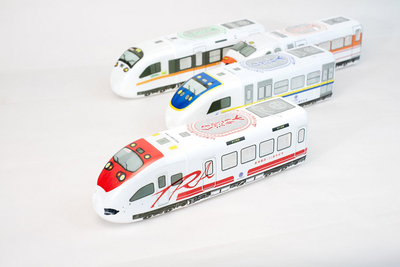 台灣鐵道故事館與台灣動物緊急救援小組及台鐵餐旅服務總所合作，推出「火車造型水」30日亮相，首波將捐新台幣10萬元作公益，幫助傷病流浪動物救援與醫療安置。（翻攝照片）中央社記者陳朝福傳真　106年5月30日