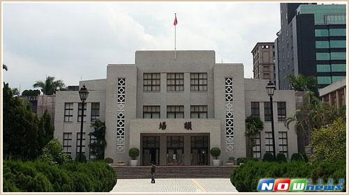 ▲立法院26日三讀通過《補習及進修教育法》修正案，明定未來補習班對外招生時，須揭露負責人及老師的真實姓名，聘任外籍教師要繳交「所持護照國家」的良民證，否則不能聘任。（圖／記者邱明玉攝,2017.5.26）