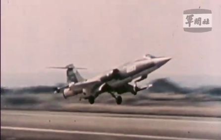 ▲1984年漢光1號演習中，空軍F-104G戰機緊急升空攻擊敵軍。（圖／國防部發言人臉書）