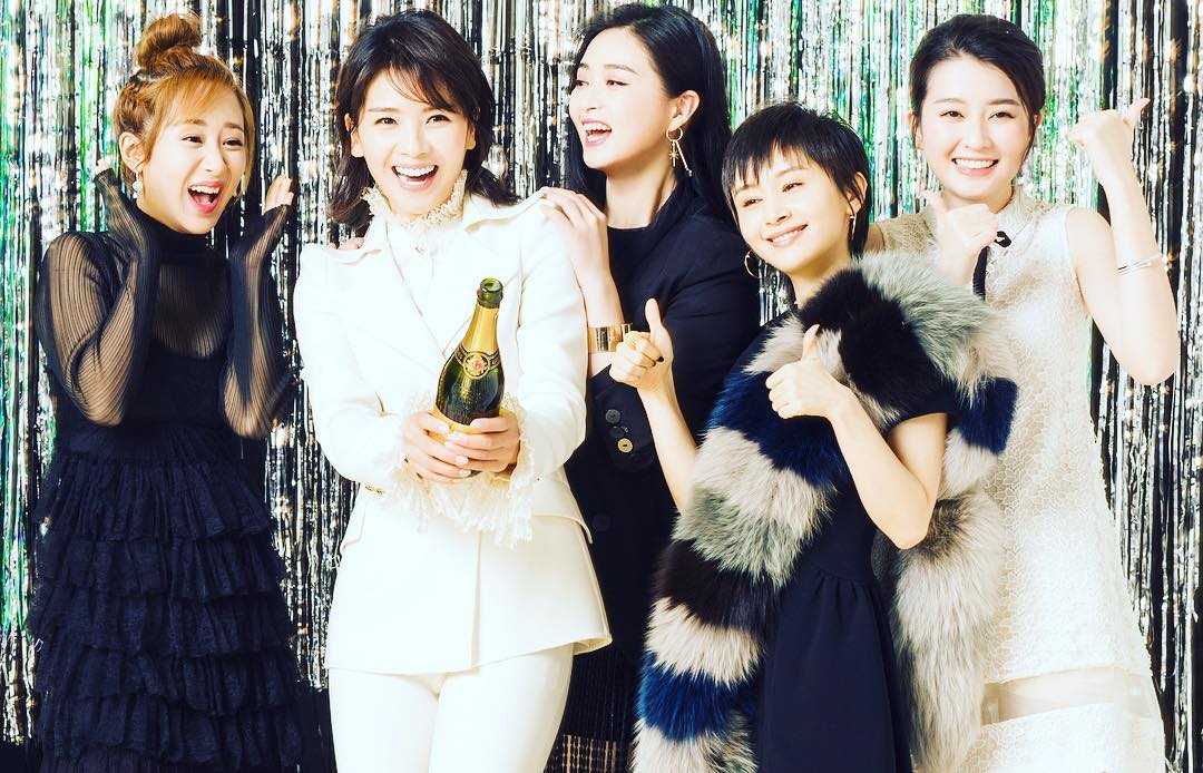 ▲《歡樂頌2》在延續、衍伸上是十足成功的，第一時間便讓觀眾順利回到了那個悠然神往的，屬於「歡樂頌大樓第22層」的微型宇宙的悲喜軌道裡去了。（圖／劇照，2017.05.15）