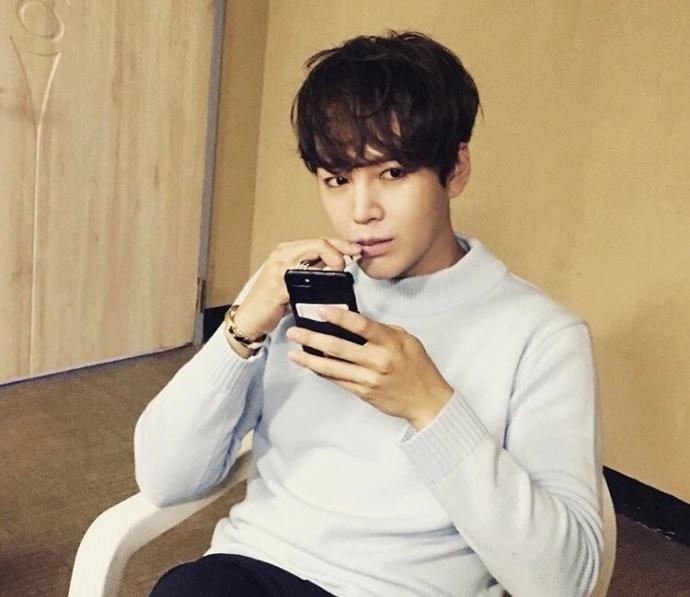 ▲張根碩有望出演電影《人類的時間》，與「國民影帝」安聖基飆演技。（圖／翻攝自張根碩微博，2017.05.16）