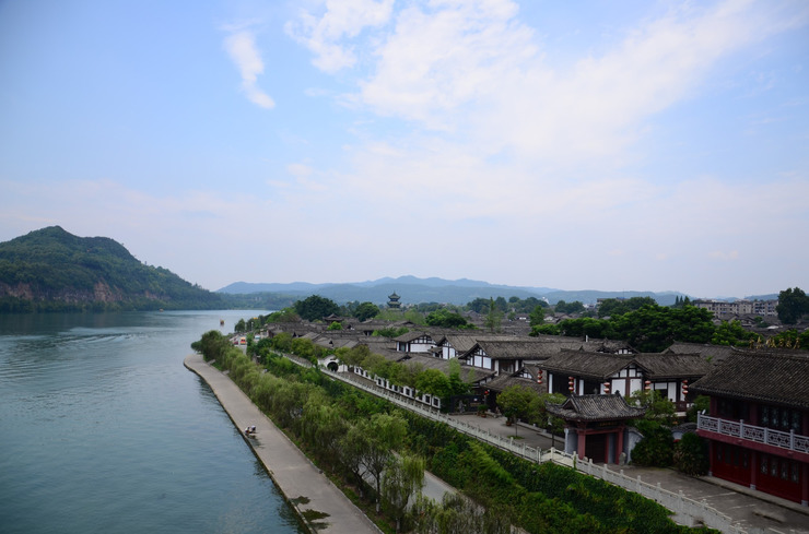 四川的閬中古城。