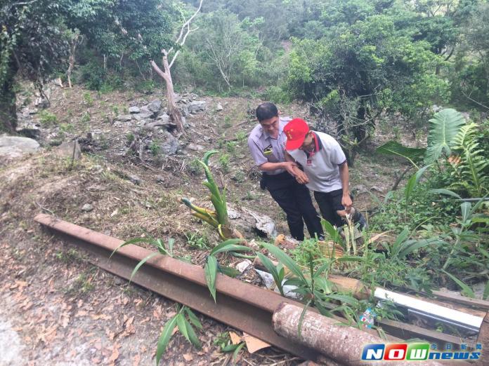 ▲農民山區工作受傷，幸遇員警即時救護，帶至所內擦藥、包紮，深受民眾讚許警察真是人民褓姆，有您真好。（圖／高市警局提供，2017.5.5）