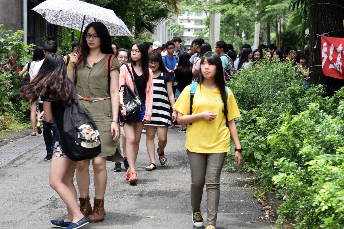 ▲大學申請入學第二階段指定項目甄試在疫情下開跑，教育部今（18）日表示，已有41系採應變機制，取消面試。（圖／NOWnews資料照）