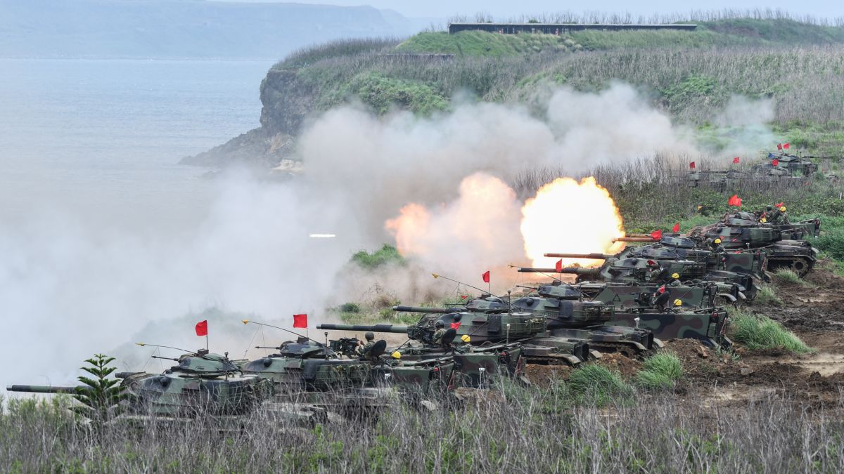 ▲中國解放軍近期在沿海多地進行演習，美軍艦也數度穿越台灣海峽，國際關注兩岸是否會開打。圖為漢光演習。（圖／翻攝自NOWnews資料照）