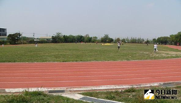 ▲台中朝陽科大一名女大生，11日晚間到霧峰區綜合運動場運動，水疑似遭人下藥，所幸機靈無事。（圖／社會中心翻攝）