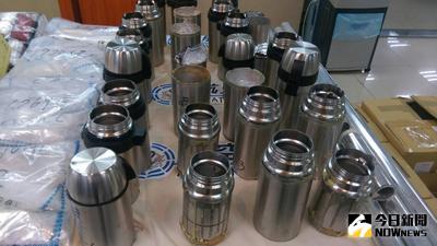 端午節將近，航警局接獲線報，成功攔截販毒集團將毒品藏在「太陽餅禮盒」、「窗簾桿」、「保溫瓶」（圖）內，再利用航空郵件郵遞闖關，市價約新台幣5000多萬元。（航警局提供）中央社記者邱俊欽桃園機場傳真　106年5月24日