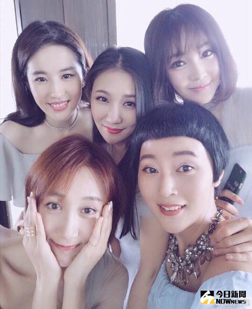 劉亦菲的白，沒得說，像一盞燈在發光。