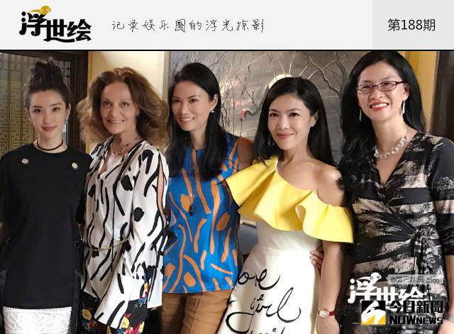 《時尚芭莎》總編輯蘇芒曬出參加鄧文迪派對的照片。