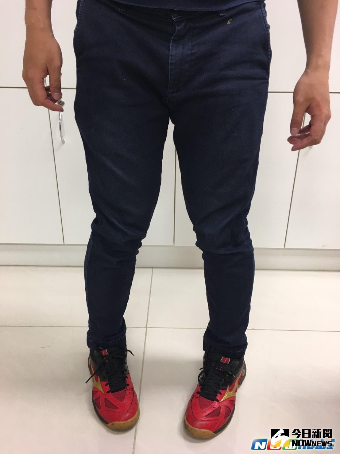 ▲走路內八、腳跟未先著地以及左右腳跟靠太近是老年人易跌倒的危險步態特徵。（圖為模擬畫面）