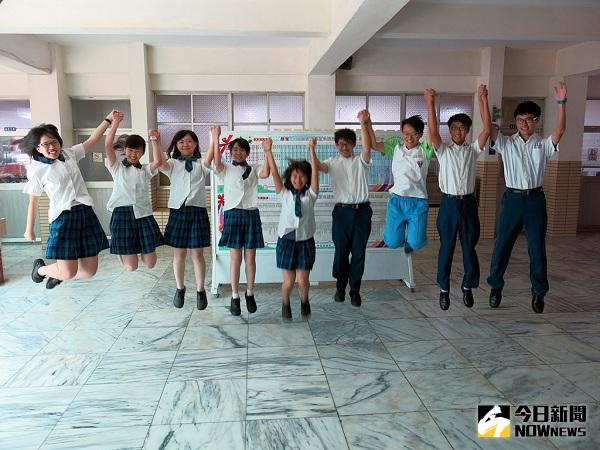 ▲瀛海中學升學成績大躍進，4醫科、7台大，錄取台大人數還創校史新高，師生振奮喜悅。（圖／瀛海中學提供）