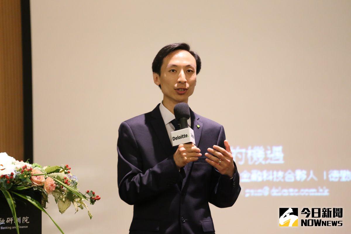 ▲勤業眾信聯合會計師事務所香港管理顧問服務合夥人冼君行表示，比特幣的區塊鏈技術，將大幅改變金融業趨勢。（圖／勤業眾信聯合會計師事務所提供）