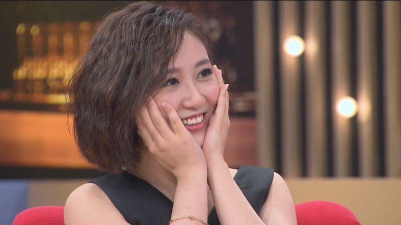 ▲蔡允潔曾被要求高價陪出遊，媽媽見狀好羨慕。（圖／衛視中文台提供，2017.5.31）