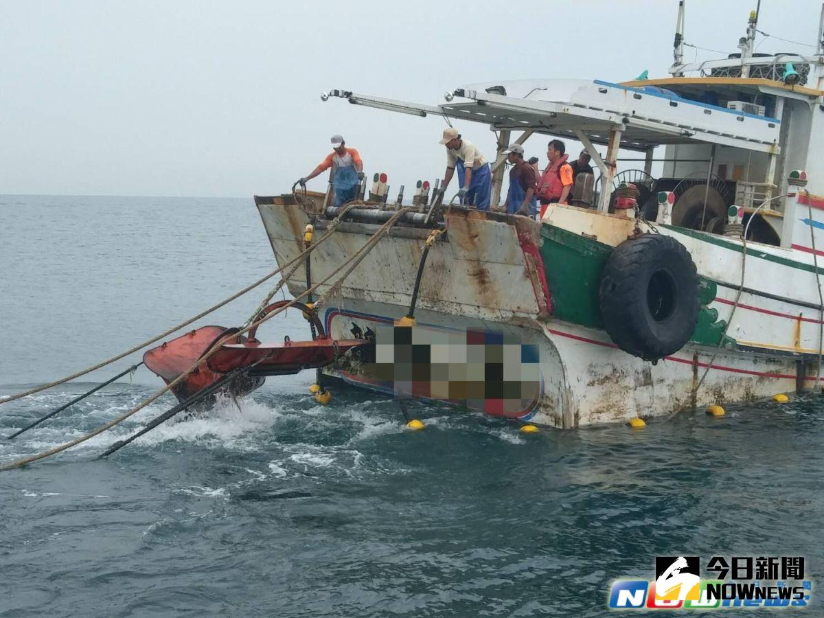 ▲台中海巡隊執行護永專案海巡官兵登船進行查緝任務。（圖／台中海巡隊提供2017.5.2）