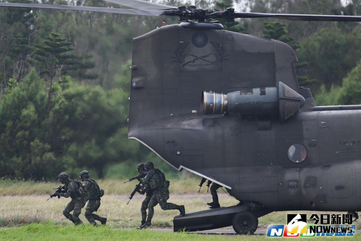 ▲漢光33號演習空中突擊應援作戰，特戰人員由CH-47SD直升機搭載進入戰區。（圖／記者陳明安攝影.2017.5.25）