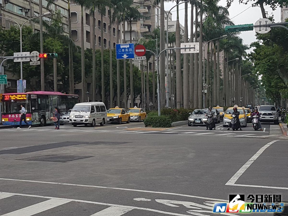 ▲北市交通局原計畫7月將仁愛路單向道改為雙向道，但配合信義路也調整雙向道評估將延後實施。（圖／記者林縉明攝影）