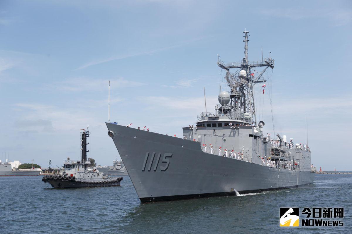 ▲我國向美國所採購兩艘派里級巡防艦「銘傳」軍艦（PFG-1112）與「逢甲」軍艦（PFG-1115），3月自美國啟航後，歷經60餘天的航程，13日上午在國人與官兵眷屬的期待下，駛進左營軍港，順利返抵國門。（圖／軍聞社）