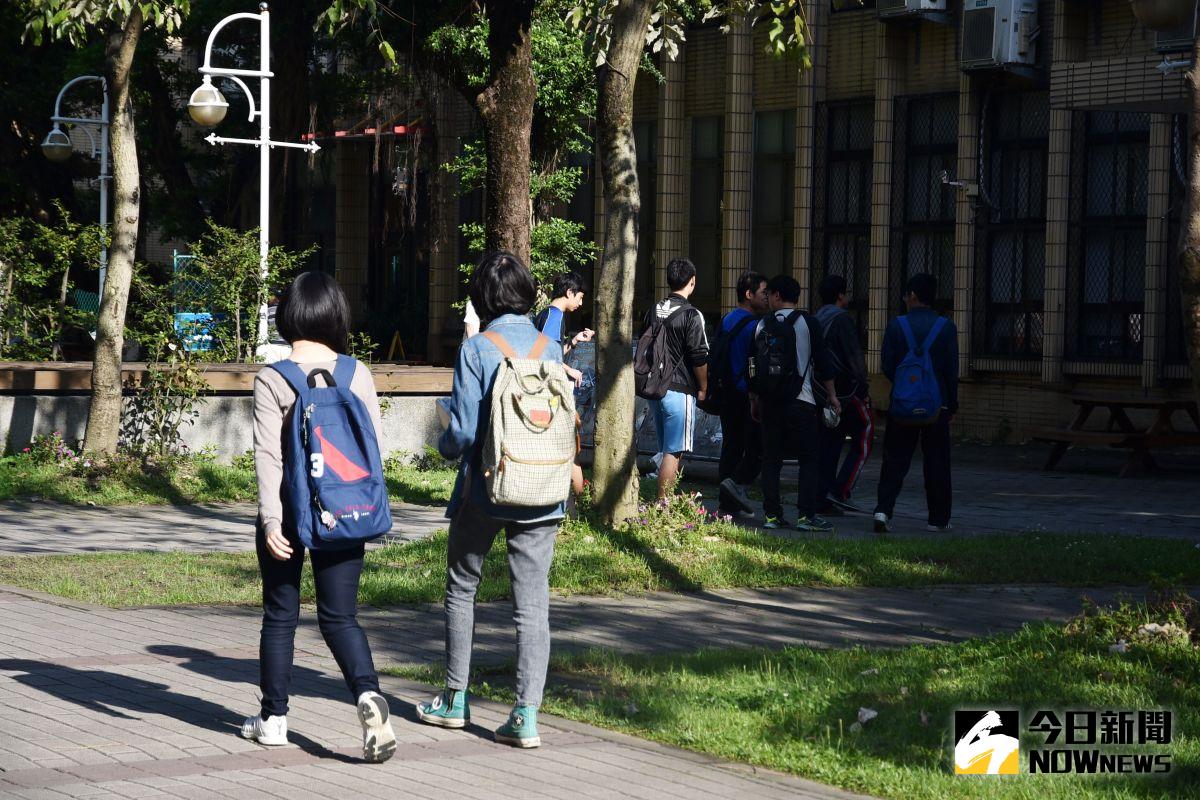 ▲處於通膨時代，生活開銷持續增加，大學生為了分擔家計，開始忙著尋找打工、家教機會。（圖／NOWnews資料照）