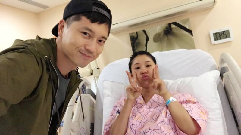 王雷與剛生產完的李小萌。